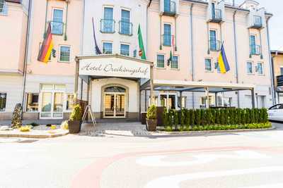 Familie Hopfeld Hotel Dreikönigshof Stadthotel in Stockerau Aussenansicht
